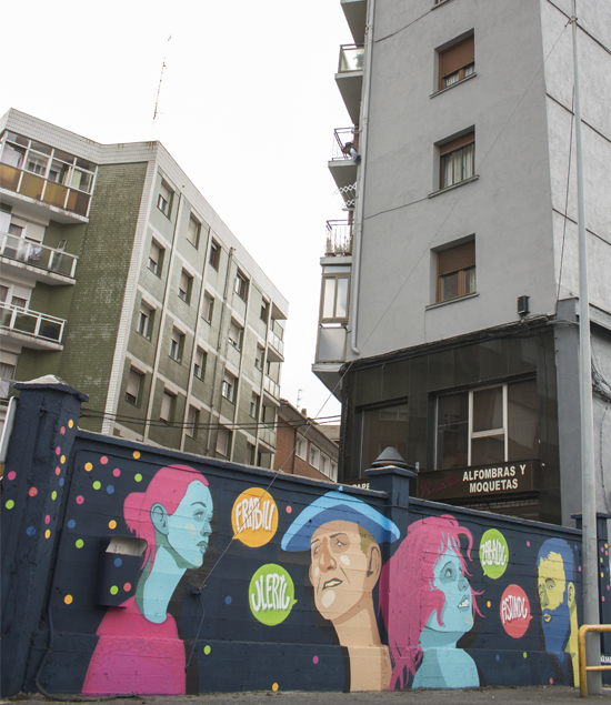 Mural realizado en la calle Nafarroa de Basauri con motivo del Euskaraldia, en el mural aparecen personas hablando en euskera.