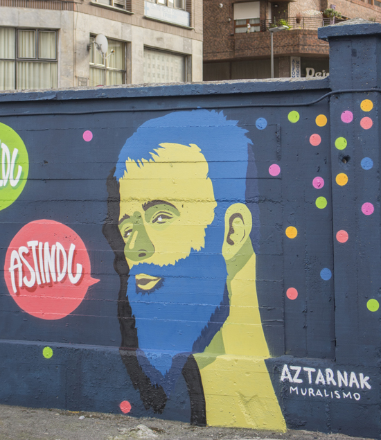 Pintura mural con motivo del Euskaraldia en el que aparece un hombre.