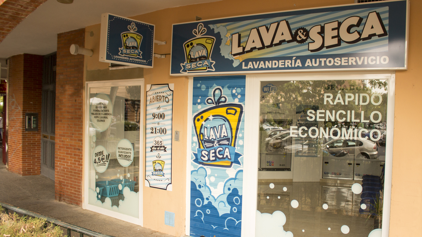 Exterior de la lavandería Lava & Seca en sevilla.